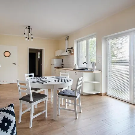 Pod Grotem Z Widokiem Na Jezioro, Oczy Mazur Apartment *